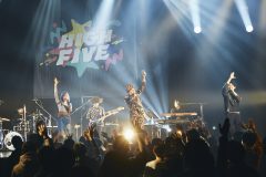 マハラージャン×Awesome City Club、『HIGH FIVE 2023』札幌公演で極採色ポップネスの共演が実現