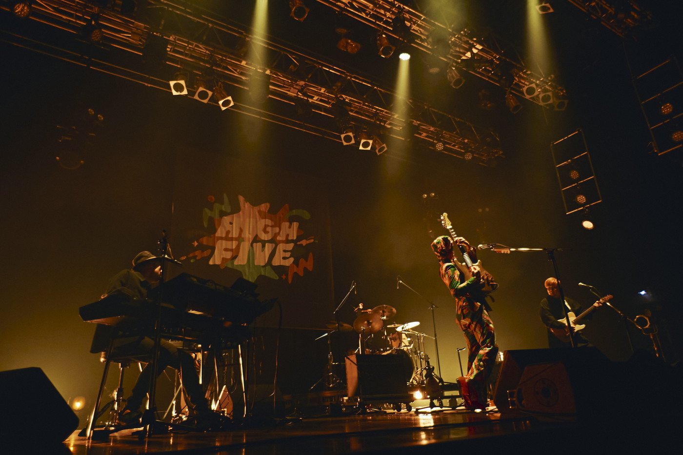 マハラージャン×Awesome City Club、『HIGH FIVE 2023』札幌公演で極採色ポップネスの共演が実現 - 画像一覧（3/9）