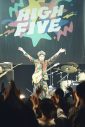 マハラージャン×Awesome City Club、『HIGH FIVE 2023』札幌公演で極採色ポップネスの共演が実現 - 画像一覧（1/9）