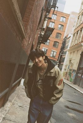 J-HOPE、自身の楽曲「on the street (with J. Cole)」をBTSメンバーのVとノリノリでダンス