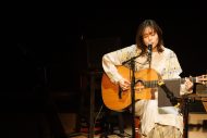 藤原さくら、“百貨店のなかの劇場”で開催した弾き語りツアー最終公演のレポート到着 - 画像一覧（2/6）