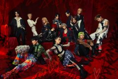 YOSHIKIプロデュースのボーイズバンド“XY”、デビュー曲「Crazy Love」のMV公開！青と赤の世界でパフォーマンス