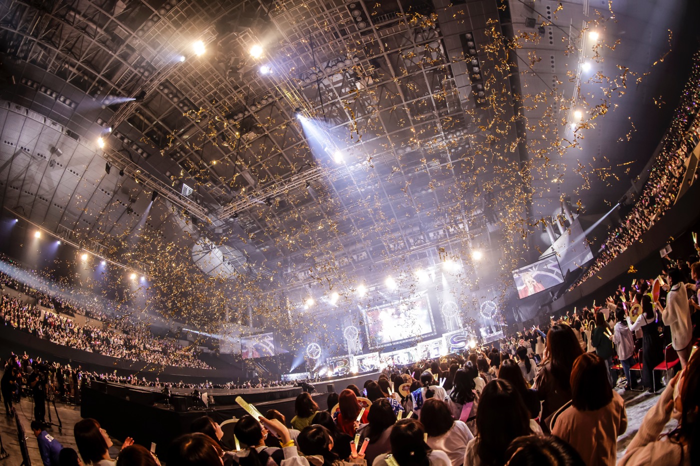 【ライブレポート】BUDDiiS、約4ヵ月ぶりとなる10人のライブパフォーマンスで感動の涙 - 画像一覧（2/26）