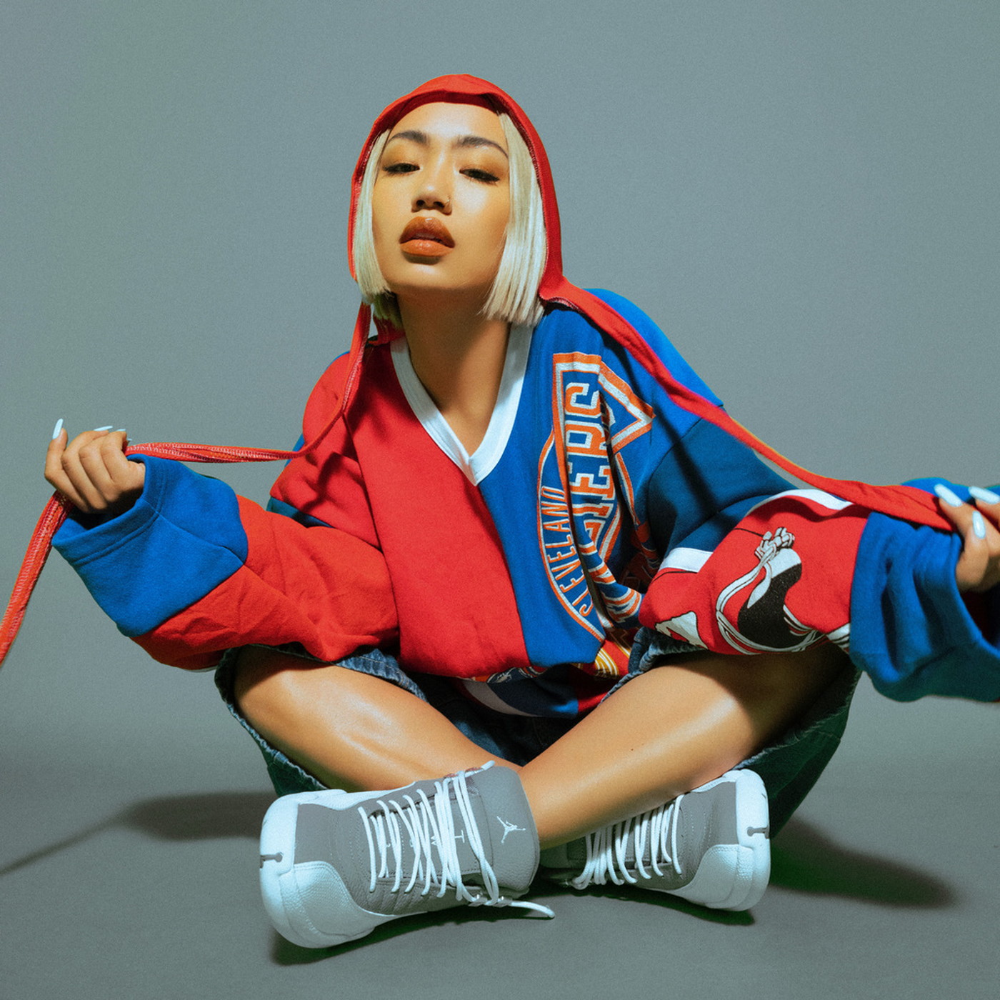 RIEHATA、自身初となる2週連続楽曲リリースを発表。「この冬も暖まって盛り上がれるようなVibesを込めました！」 - 画像一覧（1/3）