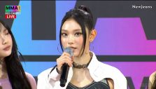 『MMA2023』レッドカーペットにNewJeans、imaseらが登場！「今日準備してきたステージを楽しみにしてほしいです！」（NewJeansヘリン） - 画像一覧（10/11）