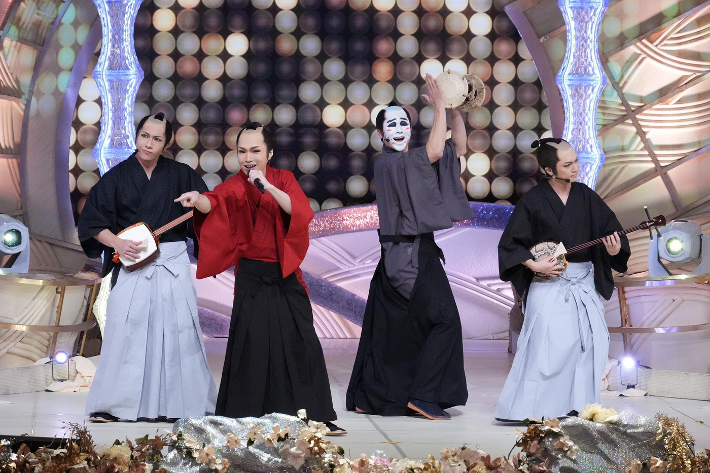 ゴールデンボンバー、『年忘れにっぽんの歌』で松平健＆純烈と「女々しくて」をスペシャルコラボ - 画像一覧（1/7）