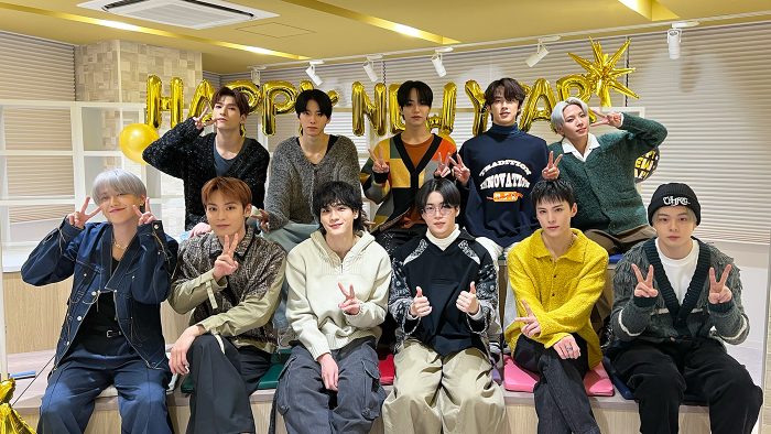 JO1『HAPPY NEWSmile YEAR』企画で届けた年賀状のお年玉抽選会を生配信！ 豪華お年玉プレゼントにメンバーも「うらやましい！」