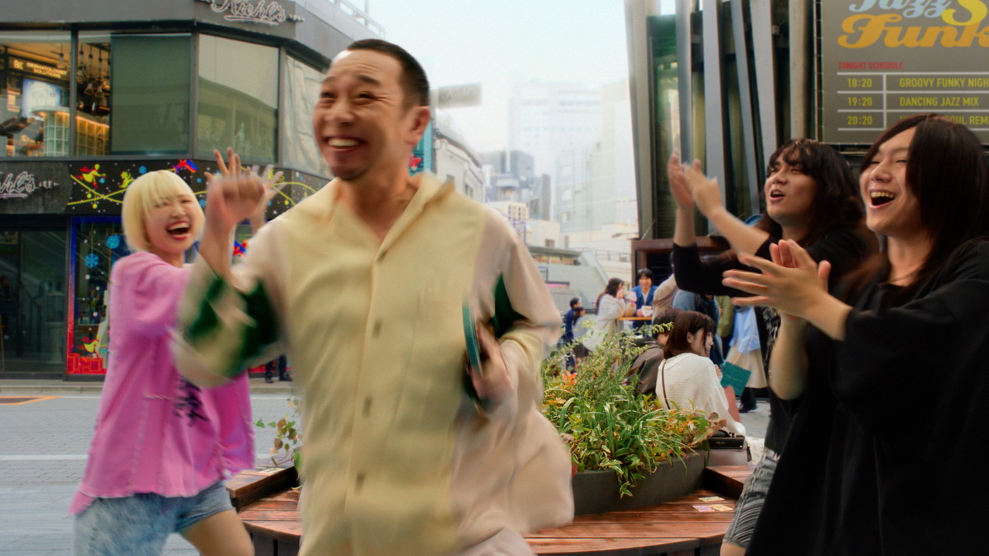 ヤバイTシャツ屋さん、レイク新CMで千鳥と共演！「曲だけかと思ったら出演までさせてもらって」 - 画像一覧（2/13）