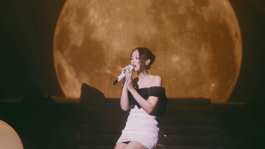 BLACKPINKロゼ、ケイト・モスと一緒に大笑い！サンローランのショーで仲良く談笑する動画が公開 - 画像一覧（5/6）