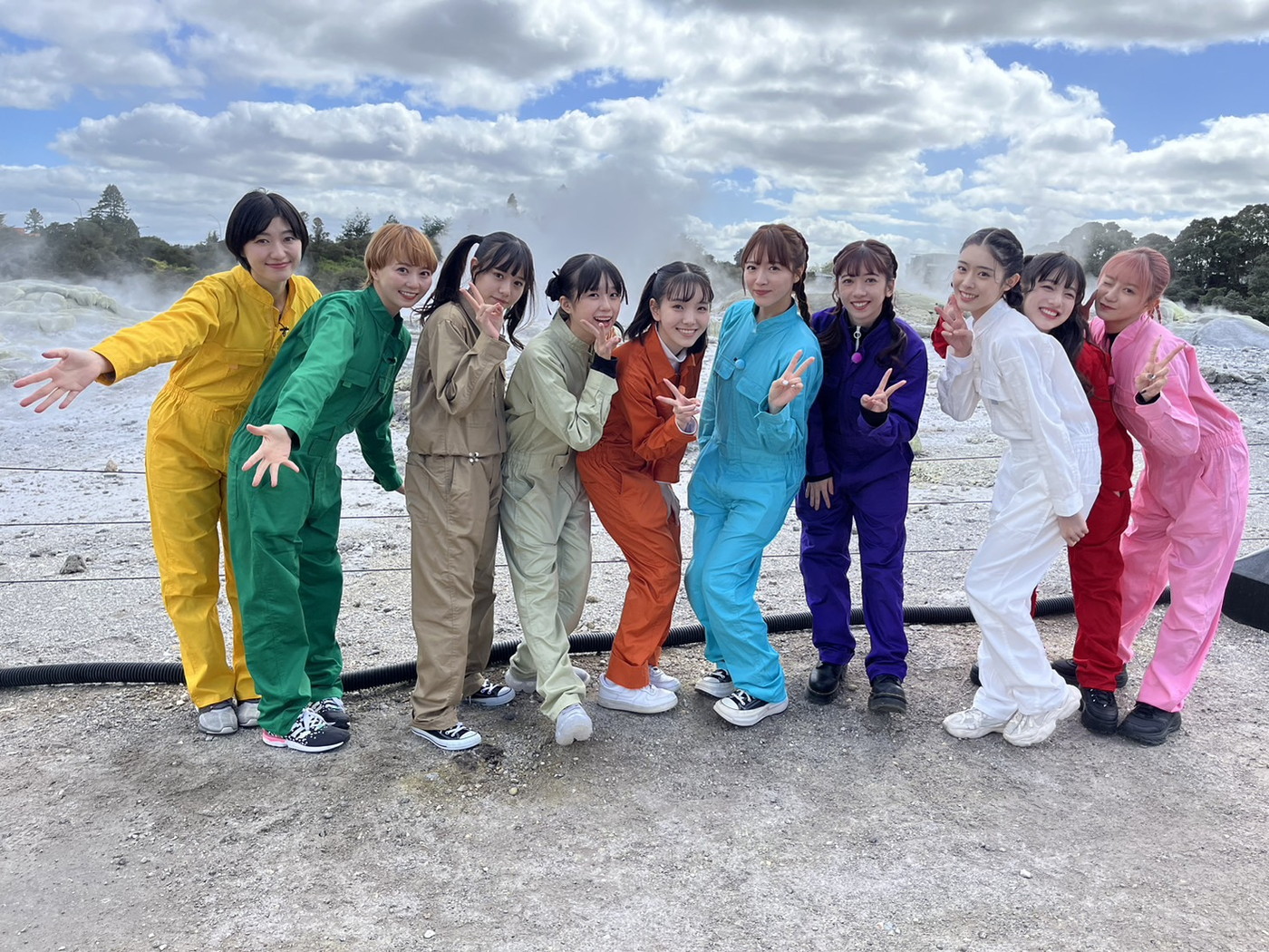 エビ中・桜木心菜『週プレ』初グラビアのオフショット公開！セーラー服から水着まで「色んなここたんが見れます」 - 画像一覧（2/4）