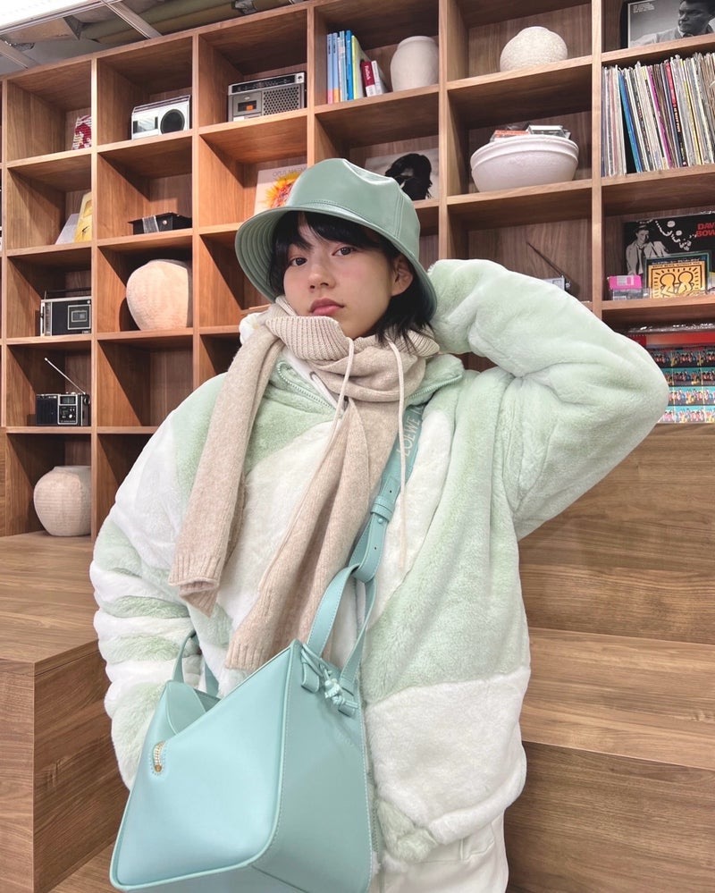 のん、大胆なスリットがエレガントなロングドレス姿を公開！ミラノ・ブレラ美術館での写真に「美しすぎる」の声 - 画像一覧（6/7）