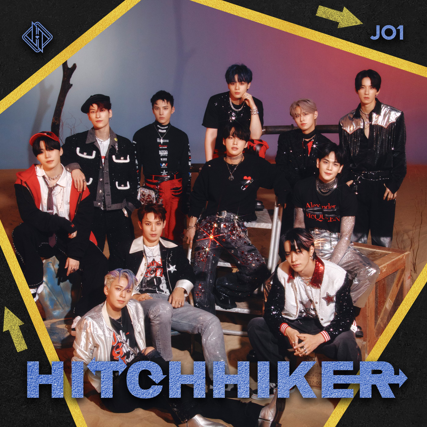 JO1、8枚目シングル「HITCHHIKER」のジャケット写真が公開！今作のキャッチコピーは“愛を探して旅立つ HITCHHIKER” - 画像一覧（3/4）