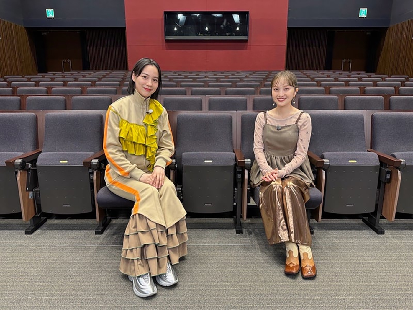 のん×ももクロ百田夏菜子、Eテレ『スイッチインタビュー』オフショットに大反響！「色んなお話が出来て本当に面白かった」（のん）