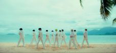 JO1、ハワイの大自然のなかでダンス！9thシングル「WHERE DO WE GO」のMV公開 - 画像一覧（3/4）
