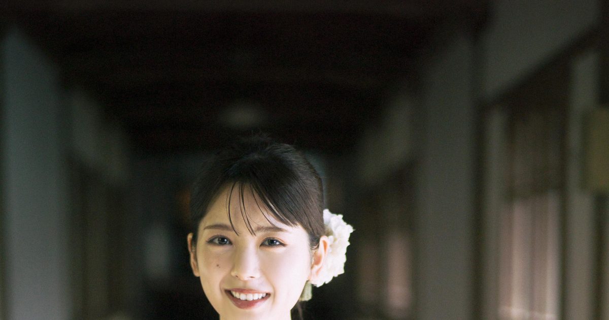 表紙は乃木坂46筒井あやめ！“ハタチ”の美女10人が登場する『20