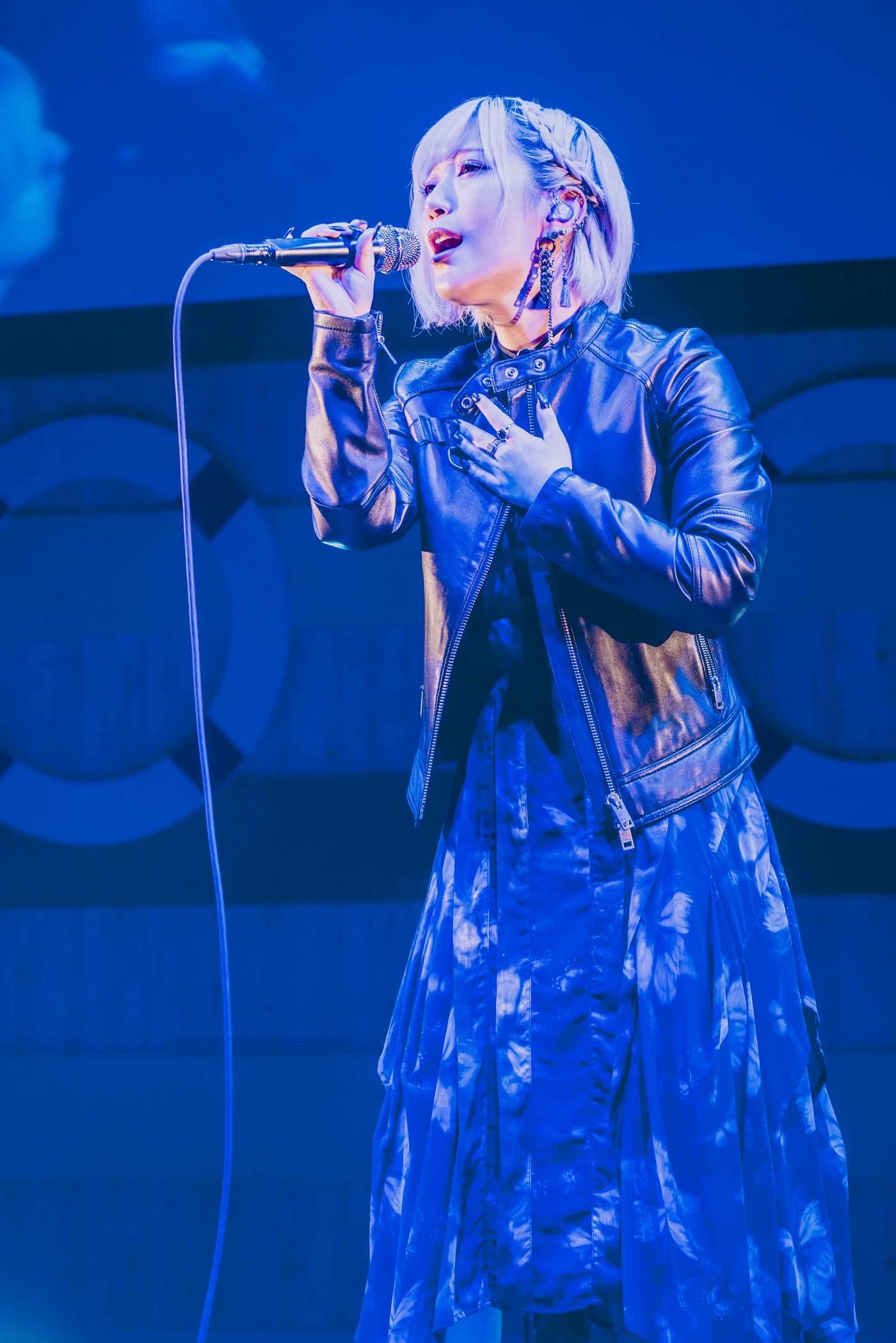 【ライブレポート】ReoNa、アークナイツ5周年記念イベントで新曲「Runaway」を初披露 - 画像一覧（1/4）