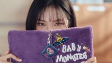 BABYMONSTERがキュートな制服姿で躍動！「Really Like You」MV公開 - 画像一覧（4/10）