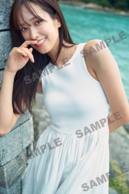 佐々木久美1st写真集発売記念YouTube生配信開催決定！純白ワンピースを纏った特典ポスター絵柄公開