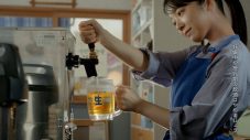 上白石萌音「サントリー生ビール」新TVCMに登場！山﨑賢人＆西島秀俊と共演 - 画像一覧（9/18）