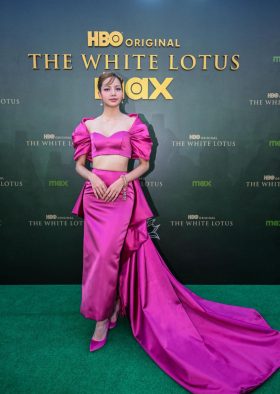 BLACKPINKリサ『ホワイトロータス』シーズン3バンコクプレミアにルイ・ヴィトンをまとい華やかに登場