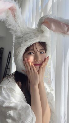乃木坂46筒井あやめ1st写真集公式Xフォロワー10万人突破！うさぎに扮した“うさめん祭り”ショット＆動画公開