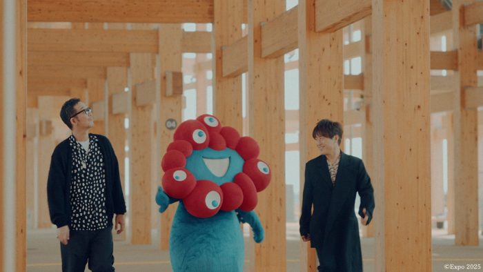 コブクロ、ミャクミャクと万博会場を練り歩く