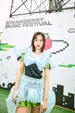 のん、美脚が際立つフェス衣装＆リハーサル時のオフショット公開