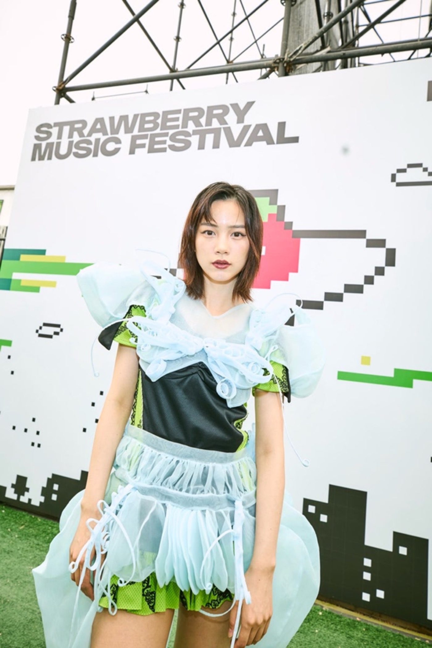 のん、美脚が際立つフェス衣装＆リハーサル時のオフショット公開