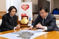 三宅健＆北山宏光＆神宮寺勇太が石川県庁を訪問！馳浩石川県知事に寄付金の目録を贈呈 - 画像一覧（6/7）
