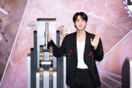 BTS JIN、NYエンパイア・ステート・ビルディングをアルバム『Echo』のキーカラーで染める - 画像一覧（1/4）