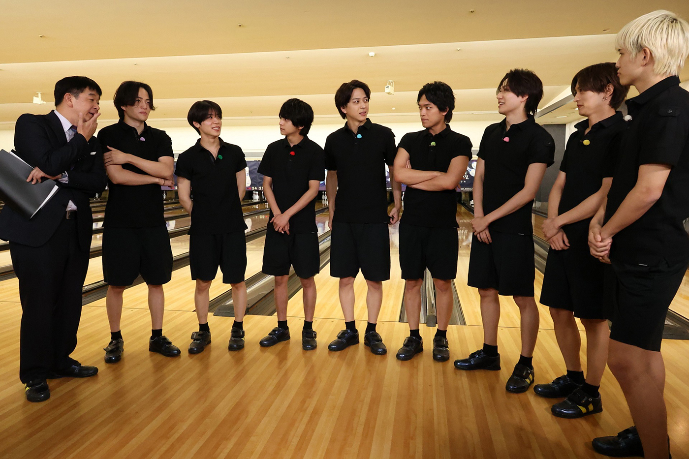 timelesz“1ピンずつ増えていくボウリング”で8人連続成功に挑戦！ミラクルショット＆珍プレーも連発