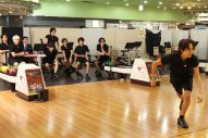 timelesz“1ピンずつ増えていくボウリング”で8人連続成功に挑戦！ミラクルショット＆珍プレーも連発 - 画像一覧（2/3）
