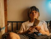 北村匠海主演映画『愚か者の身分』より、今を生きる男たちの危うさを捉えた場面写真10点解禁 - 画像一覧（3/13）