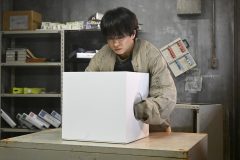 武蔵（櫻井翔）が人質の闇を暴くため謎の箱に手を入れる！『放送局占拠』第3話が今夜放送