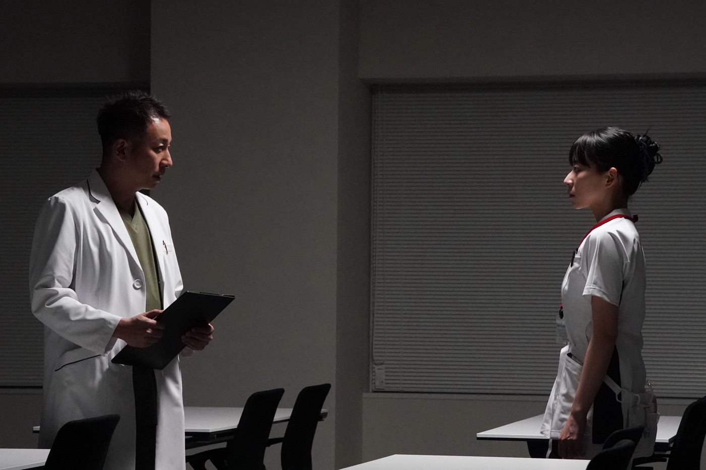 岩田剛典主演ドラマ『DOCTOR PRICE』3話を振り返り！事件のカギを握るふたりの人物が登場 - 画像一覧（13/16）