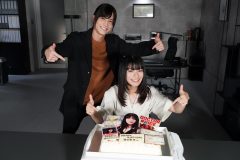 岩田剛典が「おめでとう！」ドラマ『DOCTOR PRICE』撮影現場にて蒔田彩珠の誕生日をお祝い