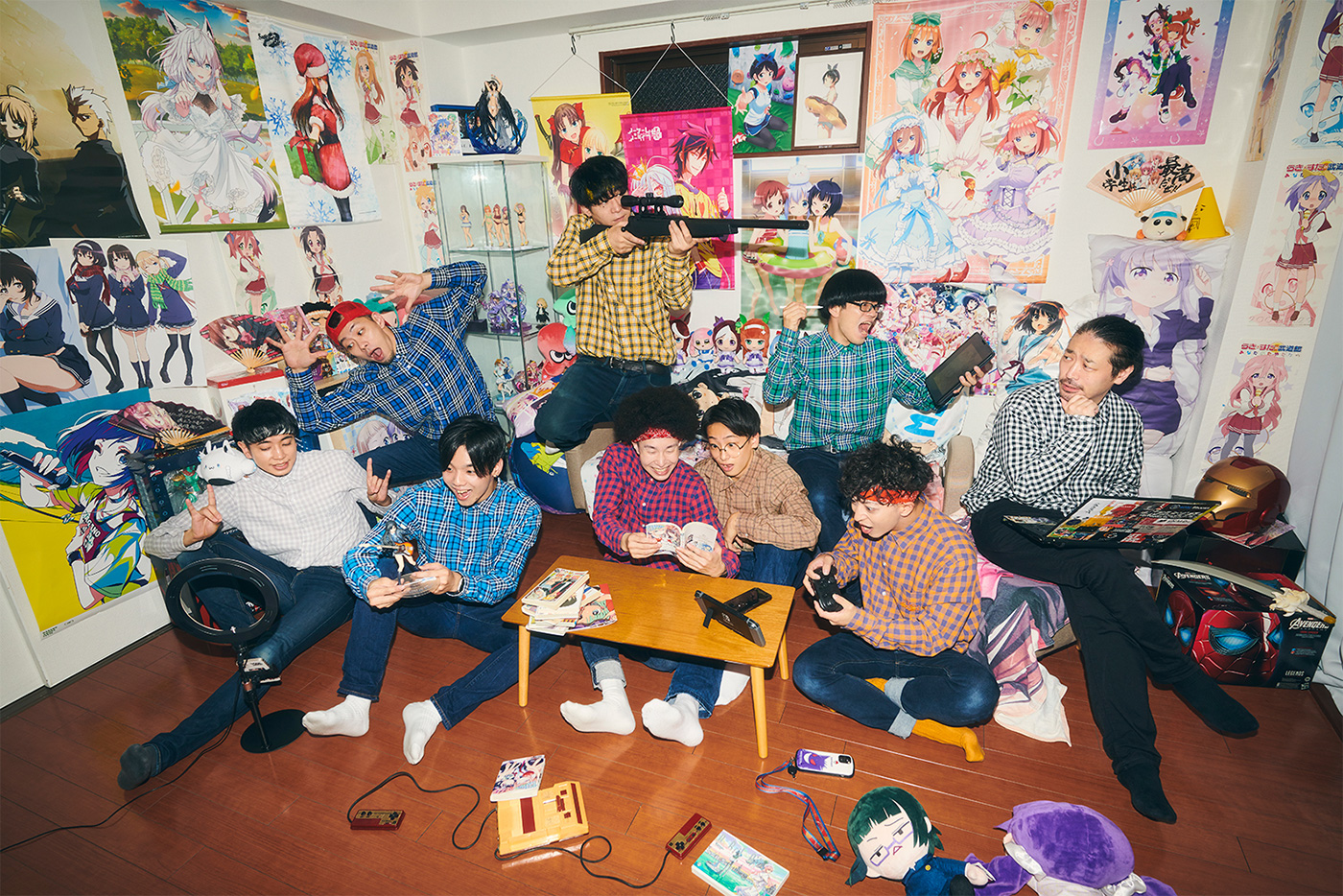 REAL AKIBA BOYZ、自身で歌う新曲「散財サンバ」のMV公開！アルバム『ぼくらのマスターピース』のジャケットも解禁 - 画像一覧（1/5）