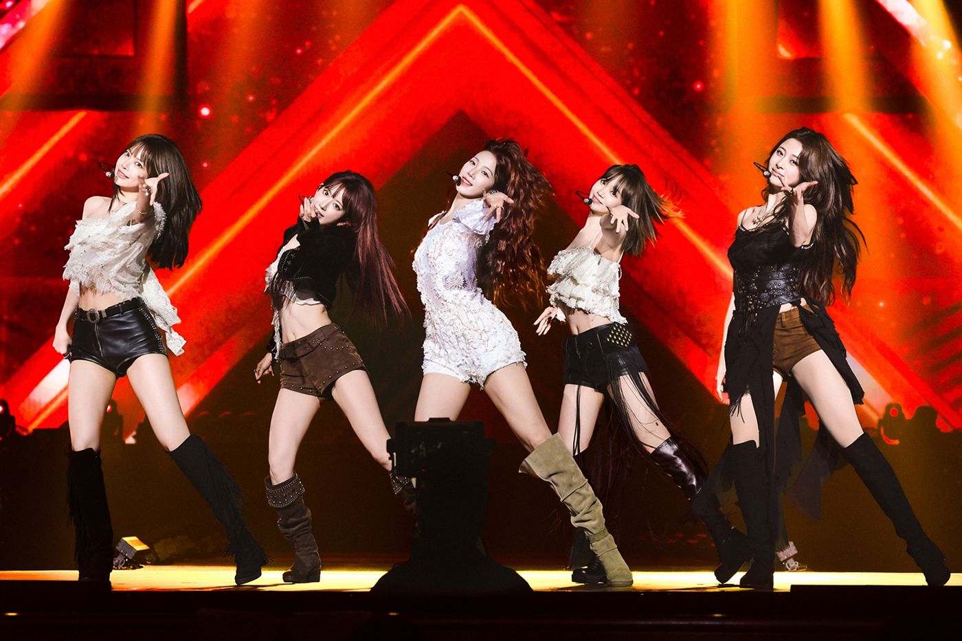 【ライブレポート】LE SSERAFIMのアジアツアーを現地メディアが絶賛！「熱い熱気が調和した最高の公演」