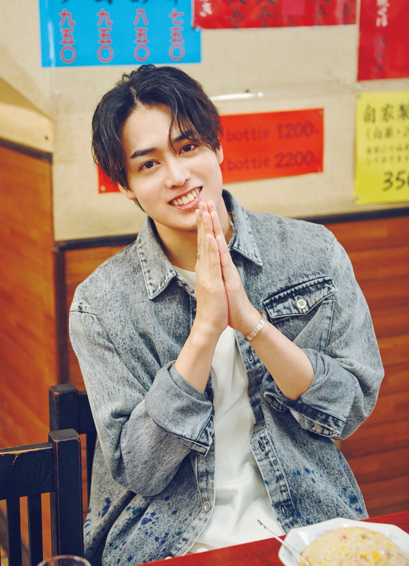 『タイプロ』出身・前田大輔が大好物の町中華をもぐもぐ！しっかりと手を合わせて「いただきます！」