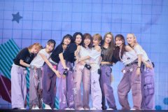 【ライブレポート】ME:IアリーナツアーファイナルでTSUZUMIが登場！「戻ってこれて本当に幸せ」