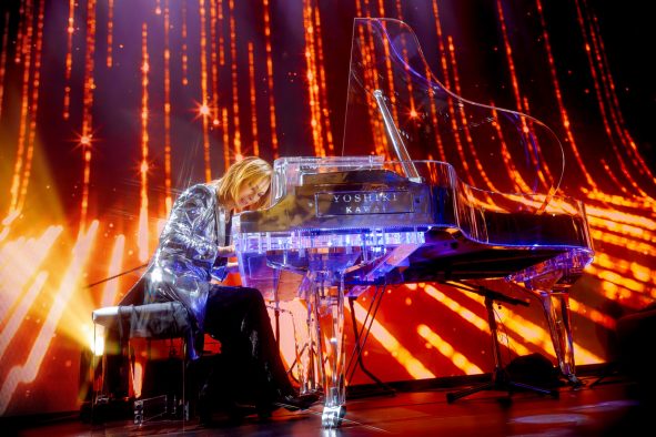 【ライブレポート】YOSHIKI“世界一豪華なディナーショー”全10公演を完走！「正直不安でした」