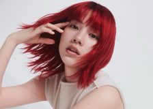 のん、”赤髪ビジュアル”でアルバム『Renarrate』リリースを報告「音楽って楽しいね」