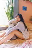 河田陽菜2nd写真集より、大好きなぬいぐるみを抱きしめた朝のパジャマ姿の先行カット第5弾公開