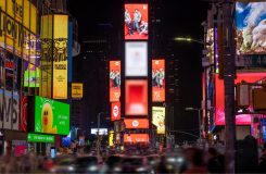 Number_iの巨大街頭広告がニューヨークタイムズスクエアに登場！地上約152メートルで存在感を放つ