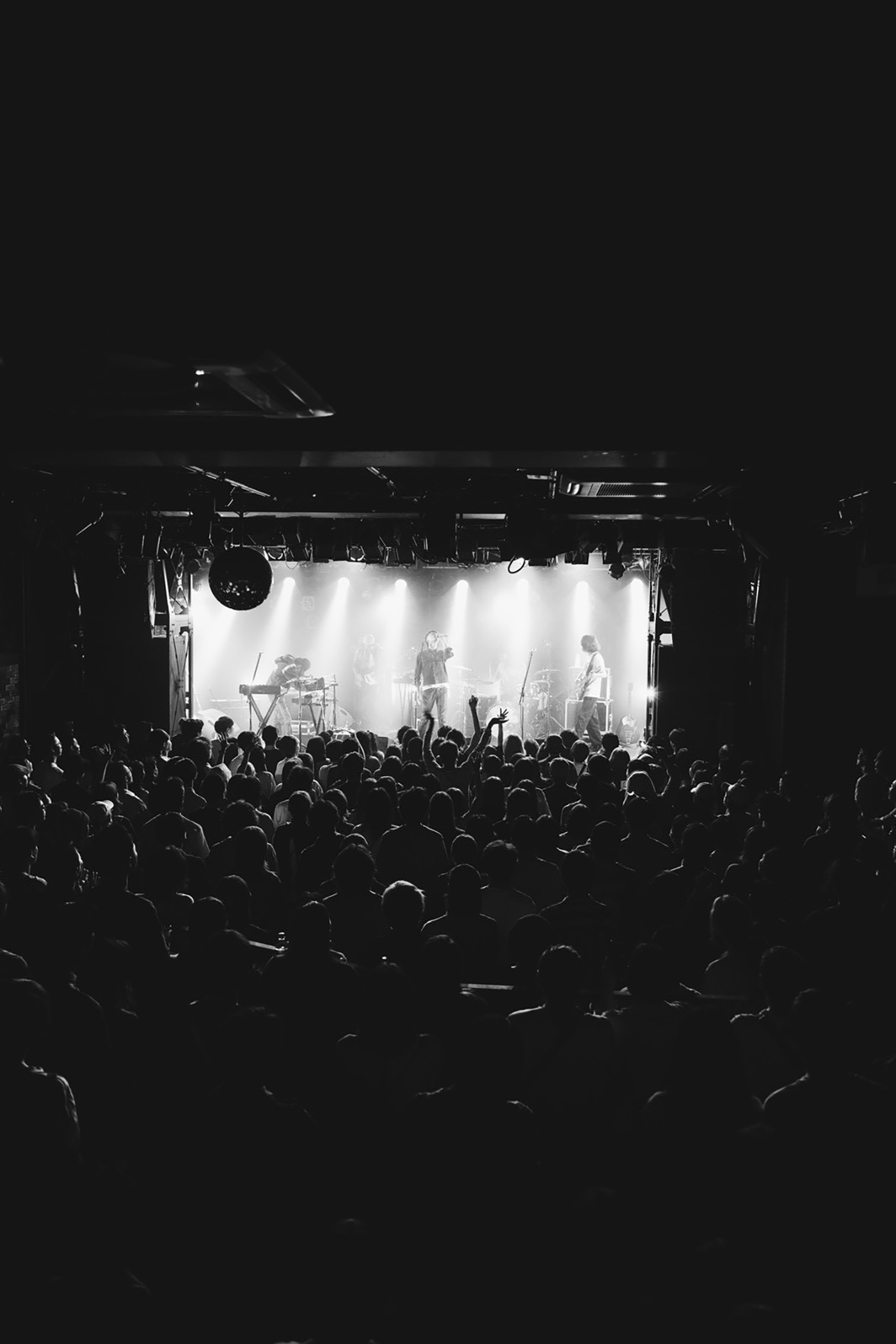 【ライブレポート】『Hedigan’s “Tour doyes”』が開幕！「もしもし俺だけど？今日ロックンロールしない？」（YONCE）