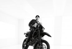 BTS JUNG KOOKがCalvin Kleinの最新キャンペーンに登場！「ブランドのアイコニックなデニムを再び着られて本当にうれしい」