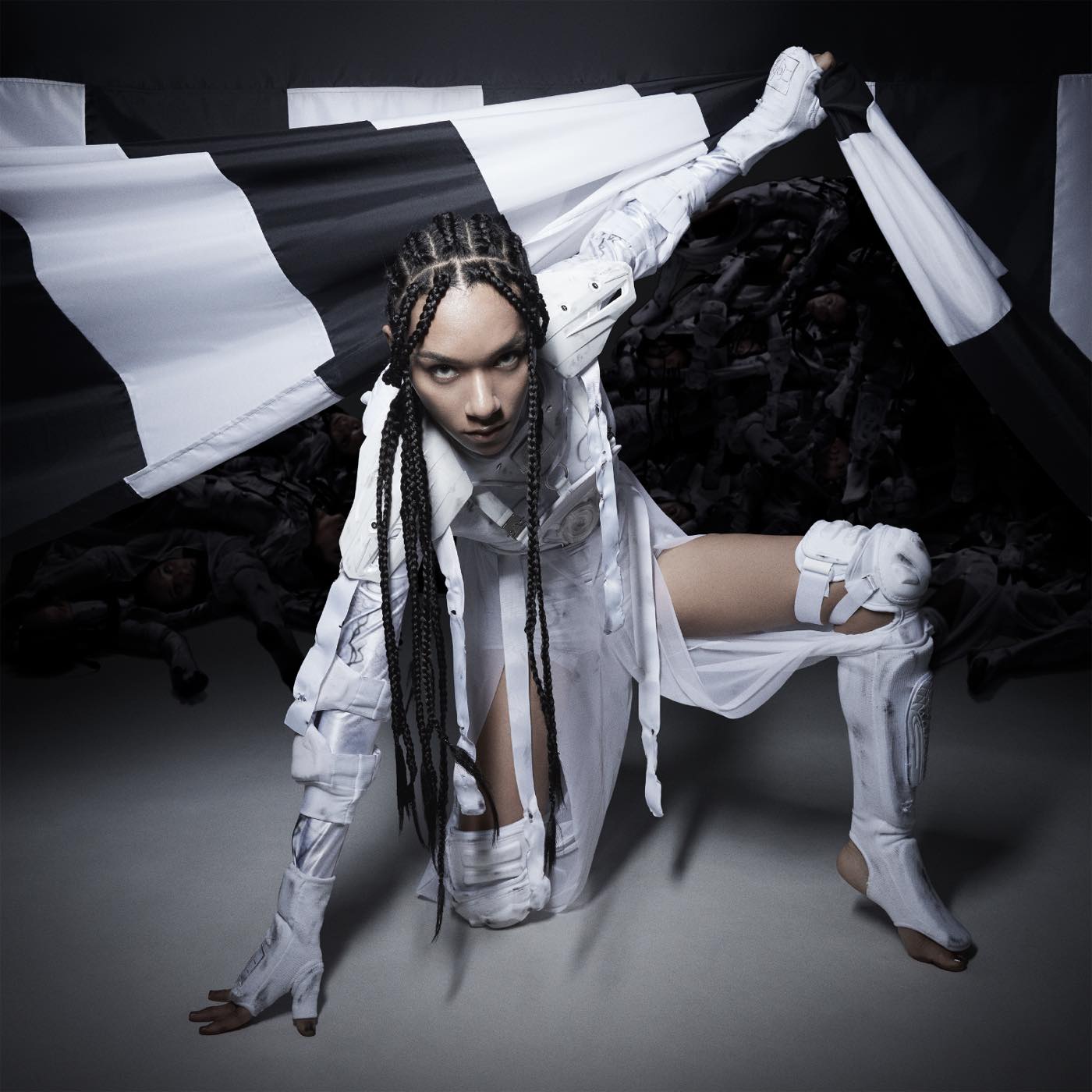 女王蜂「01」「02」がTVスペシャル『アンデッドアンラック Winter編』主題歌に決定 - 画像一覧（1/4）