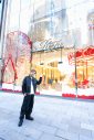 岩田剛典がクリスマスムードあふれるReFa GINZAに初来店！「最近は“休む”時間を意識するようにしています」 - 画像一覧（1/5）