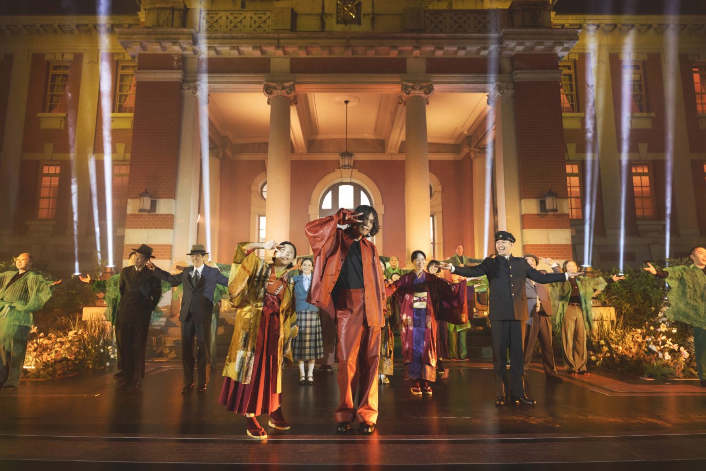 米津玄師「IRIS OUT」「さよーならまたいつか！」『NHK紅白歌合戦』パフォーマンス映像公開 - 画像一覧（7/8）