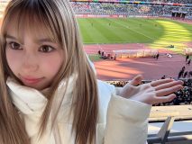 4人組ガールズボーカルグループの16歳メンバーが、全国高校サッカー選手権大会の決勝戦を現地観戦し大感動「心を打たれました！」
